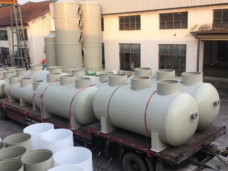 發往安徽安慶的PP臥式儲罐出貨中
